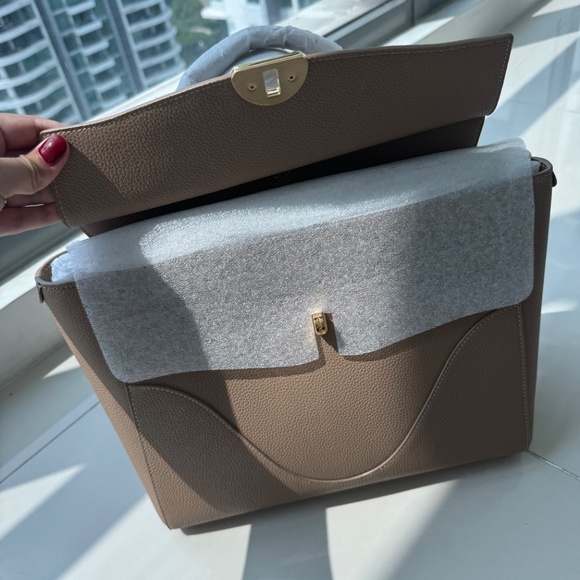 NEW OLEADA Wavia Work Bag - Taupe 100% Leather - Picture 5 of 6